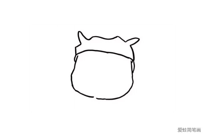 2.胖胖的猪猪侠的脸也是胖胖的哦！这一步很简单啦，我们用一个圆形表示一下就好啦！